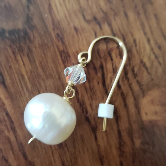 Pearl Earings - Picture 2 of 4